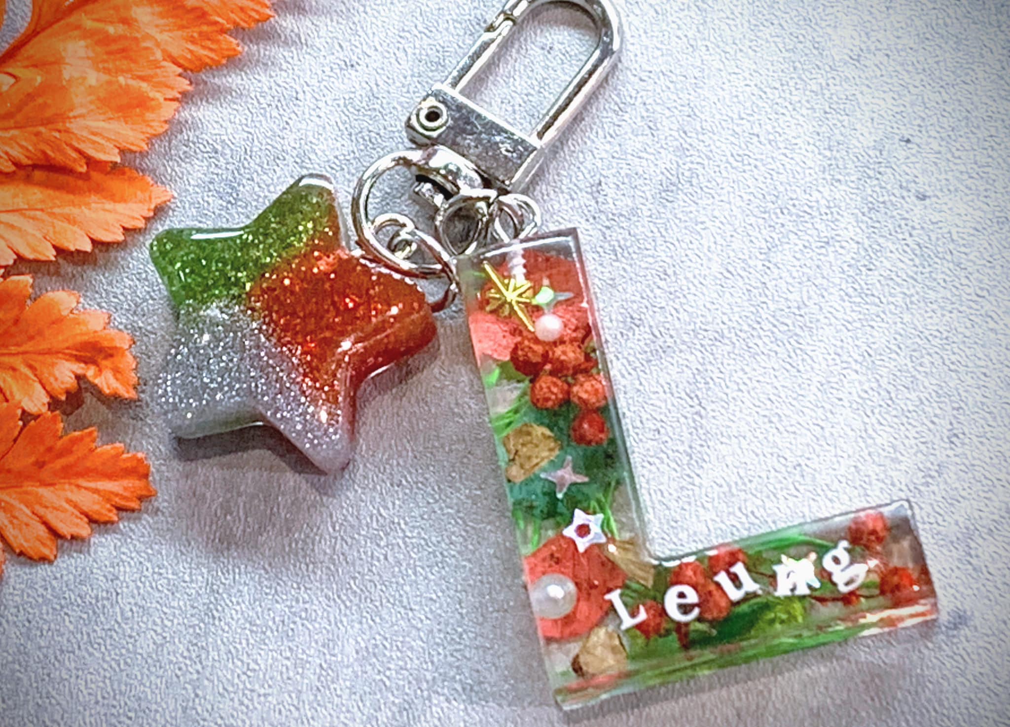 聖誕字母滴膠匙扣聖誕花 - L